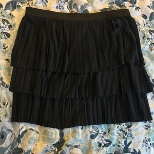 Old Navy Tiered Pleated Black Mini Skirt - Sz L